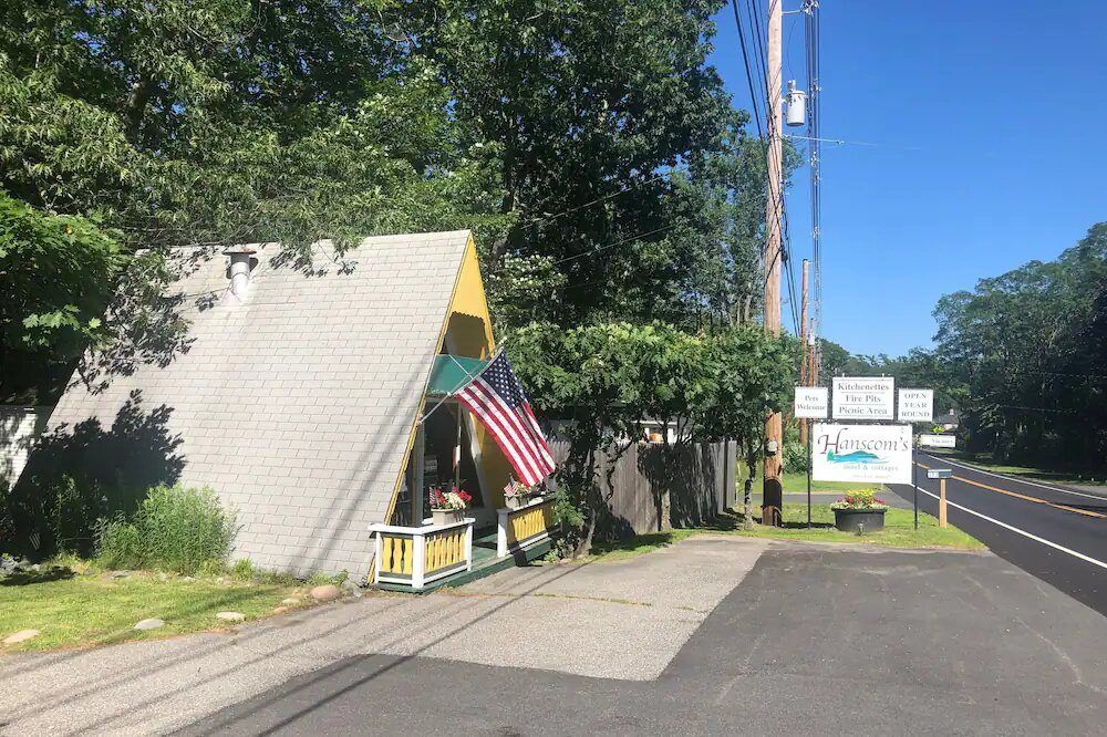 Hanscom's Motel & Cottages in Hulls Cove, Maine