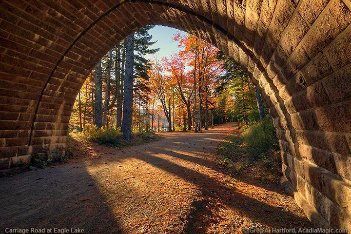 Cycling scenery around Eagle Lake in Acadia
